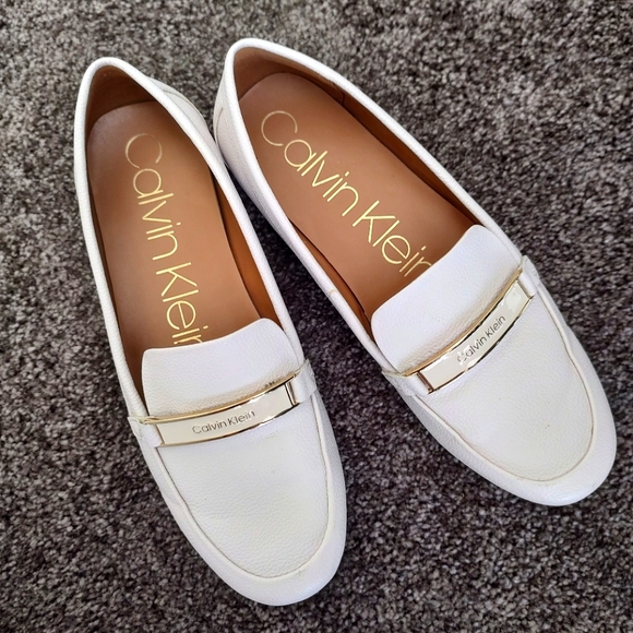 Calvin Klein - Picture 1 of 3